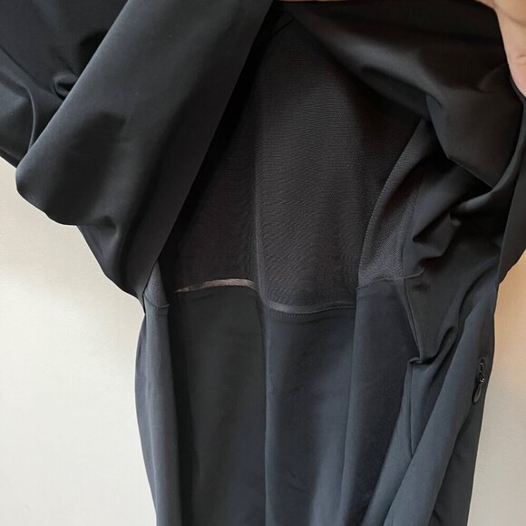 LululemonLululemon Short Sleeve Vented Black Active Dress- Size 6 Short Sleeve V - Picture 5 of 6
